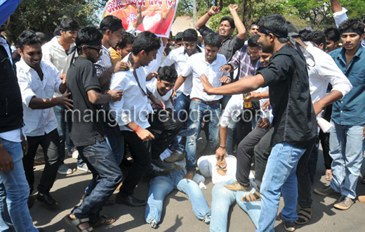 Mangalore Bundh against Yettinahole Project in Mangalore